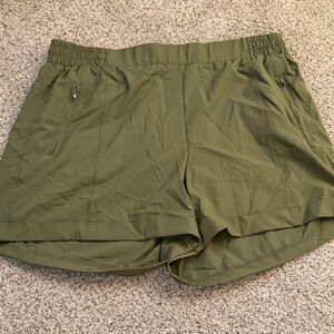 Old navy olive green shorts size large nwt